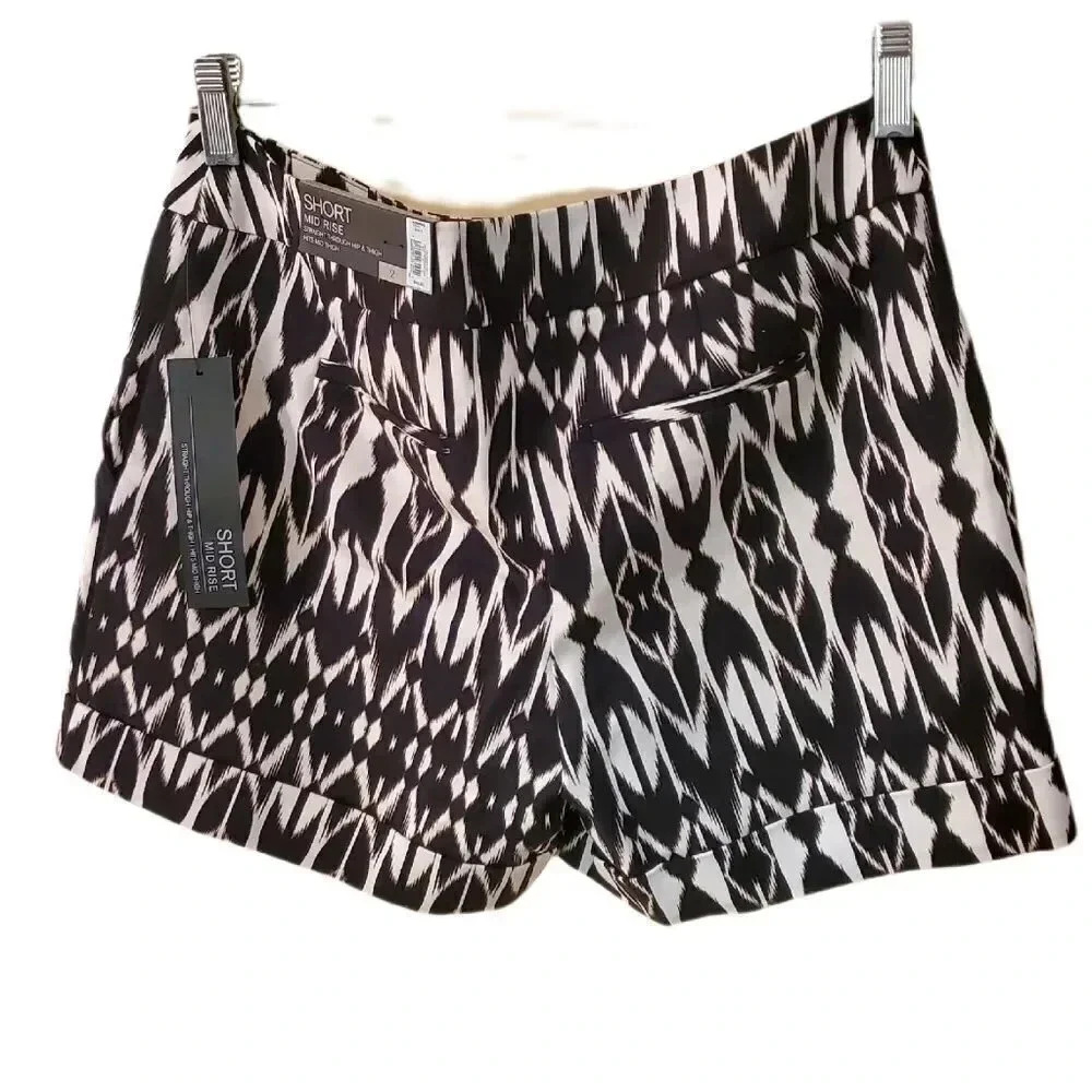 NWT Apt. 9 Dressy black and white cuffed geometric print shorts Size 2
